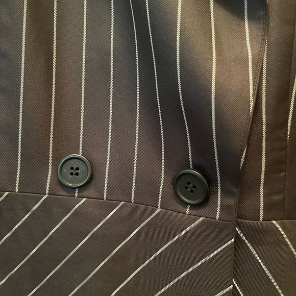 Cropped pinstriped blazer - Picture 4 of 5
